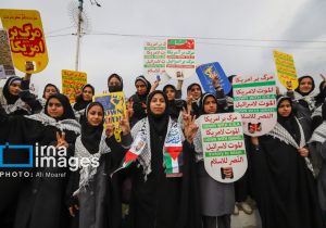 دانش آموزان اهوازی در روز ۱۳ آبان شعار «مرگ بر آمریکا» سر دادند