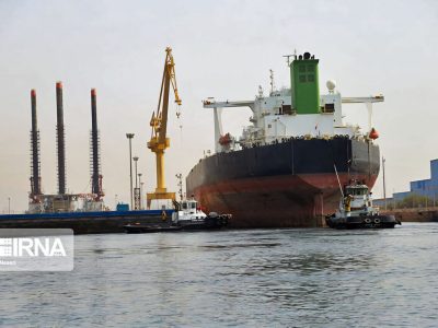 با ترخیص کالا ها از بنادر علاوه کاهش هزینه نگهداری موجب کاهش نوسانات قیمتی در بازار می شود