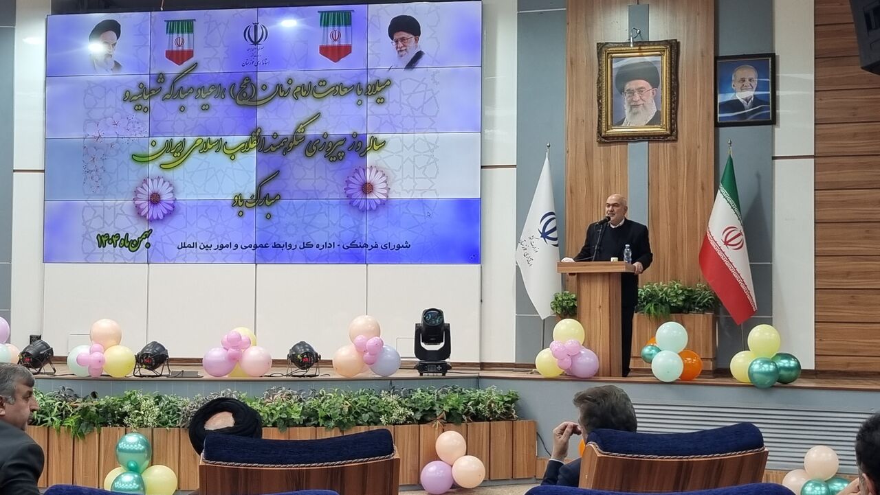 باید نسل جوان را با دستاورد ها و پیشرفت های انقلاب اسلامی آشنا کنیم باید نسل جوان را با دستاورد ها و پیشرفت های انقلاب اسلامی آشنا کنیم