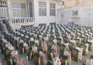 توزیع بسته معیشتی بین نیازمندان توسط خیر دزفولی