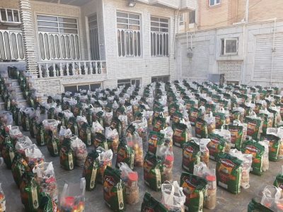 توزیع بسته معیشتی بین نیازمندان توسط خیر دزفولی