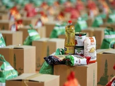 توزیع بسته های کمک معیشتی به مناسبت ماه مبارک رمضان در شوش بین خانواده های زیر پوشش کمیته