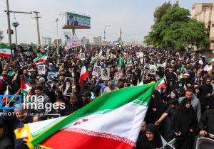 تا وقتی مردم در صحنه حضور دارند دشمن نمی تواند هیچ گونه آسیبی به انقلاب اسلامی وارد کند