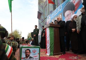 شهادت آغاز زندگی است و مردم با دیدن شهدا آگاه تر به راه خود ادامه می دهند