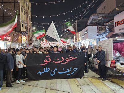 مردم آبادان به یاد شهادت قائد امت و شهدای جنگ رمضان در خیابان ها مراسم سوگواری برگزار می کنند
