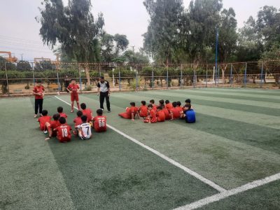 نگاهی نو به ورزش در مدرسه فوتبال شاهد اهواز / از افزایش انگیزه و نشاط تا توسعه مهارت‌های فوتبالی با رویکرد تربیتی و علمی