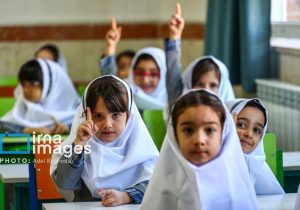 بیشتر وقت دانش آموزان دوزبانه صرف آموزش زبان فارسی می شود