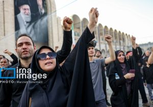 علاقه ی قلبی مردم به رهبر شهید انقلاب باعث شده راه او را مستحکم تر از قبل ادامه دهند